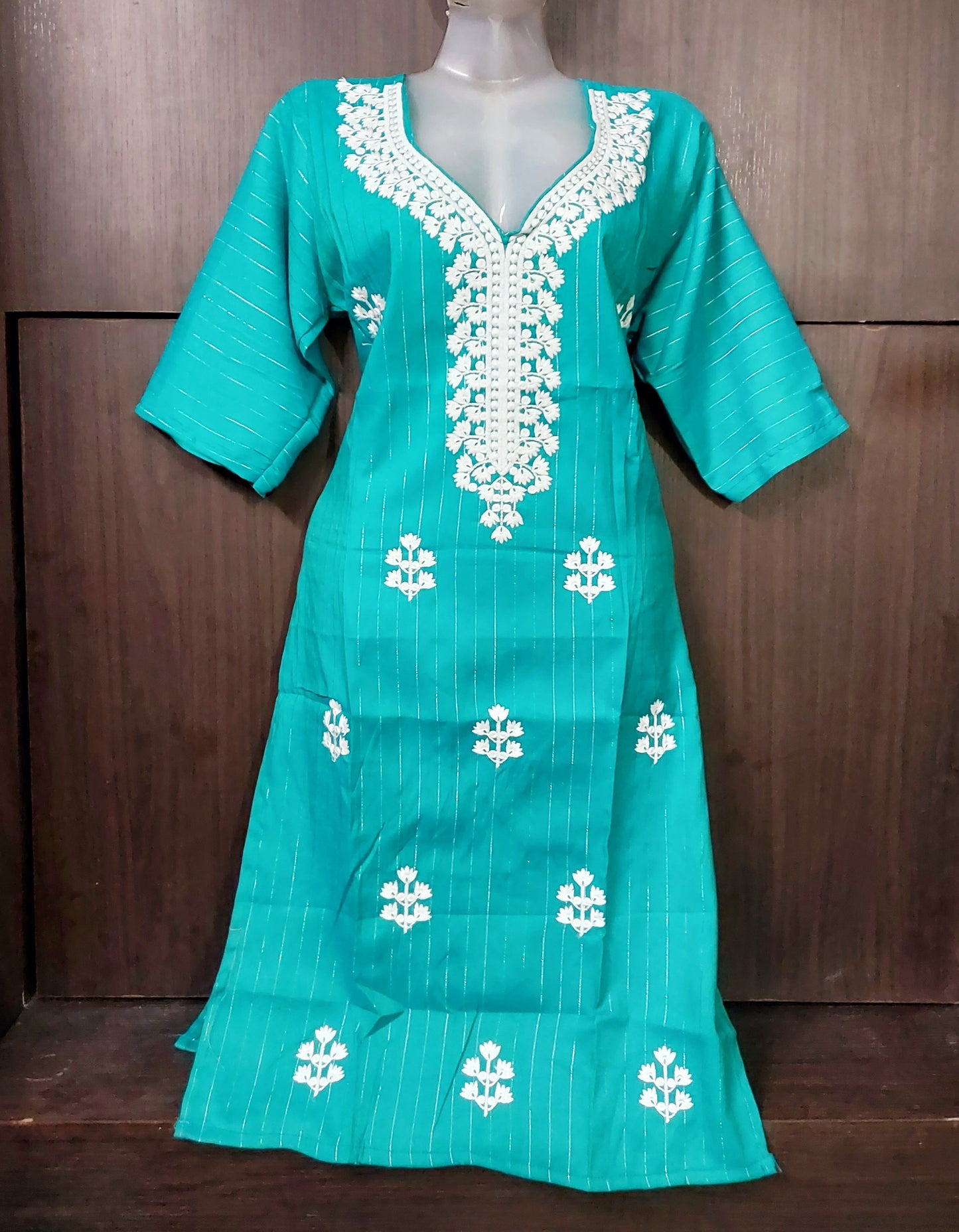 Embroidered Kurta Size M
