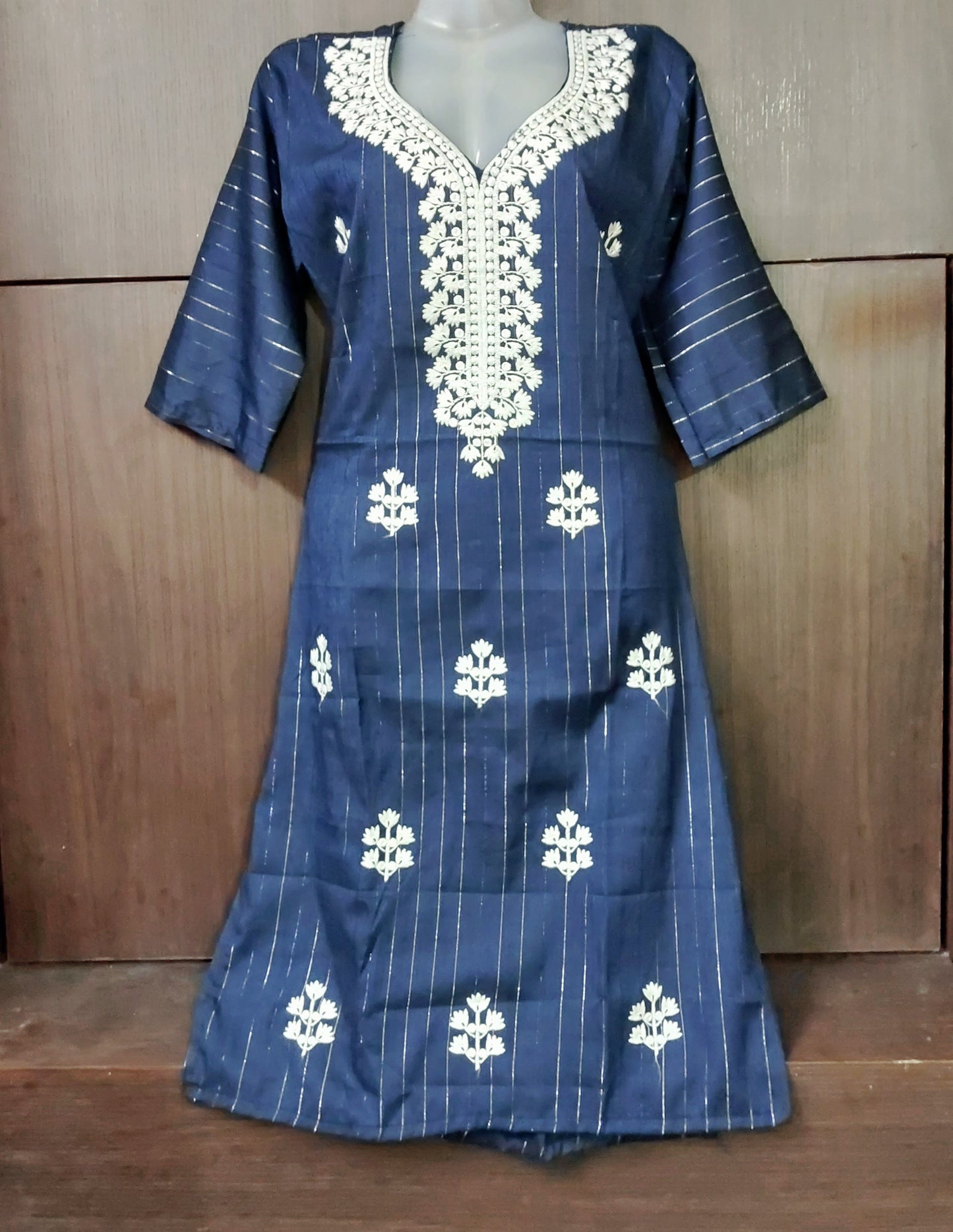 Embroidered Kurta Size M