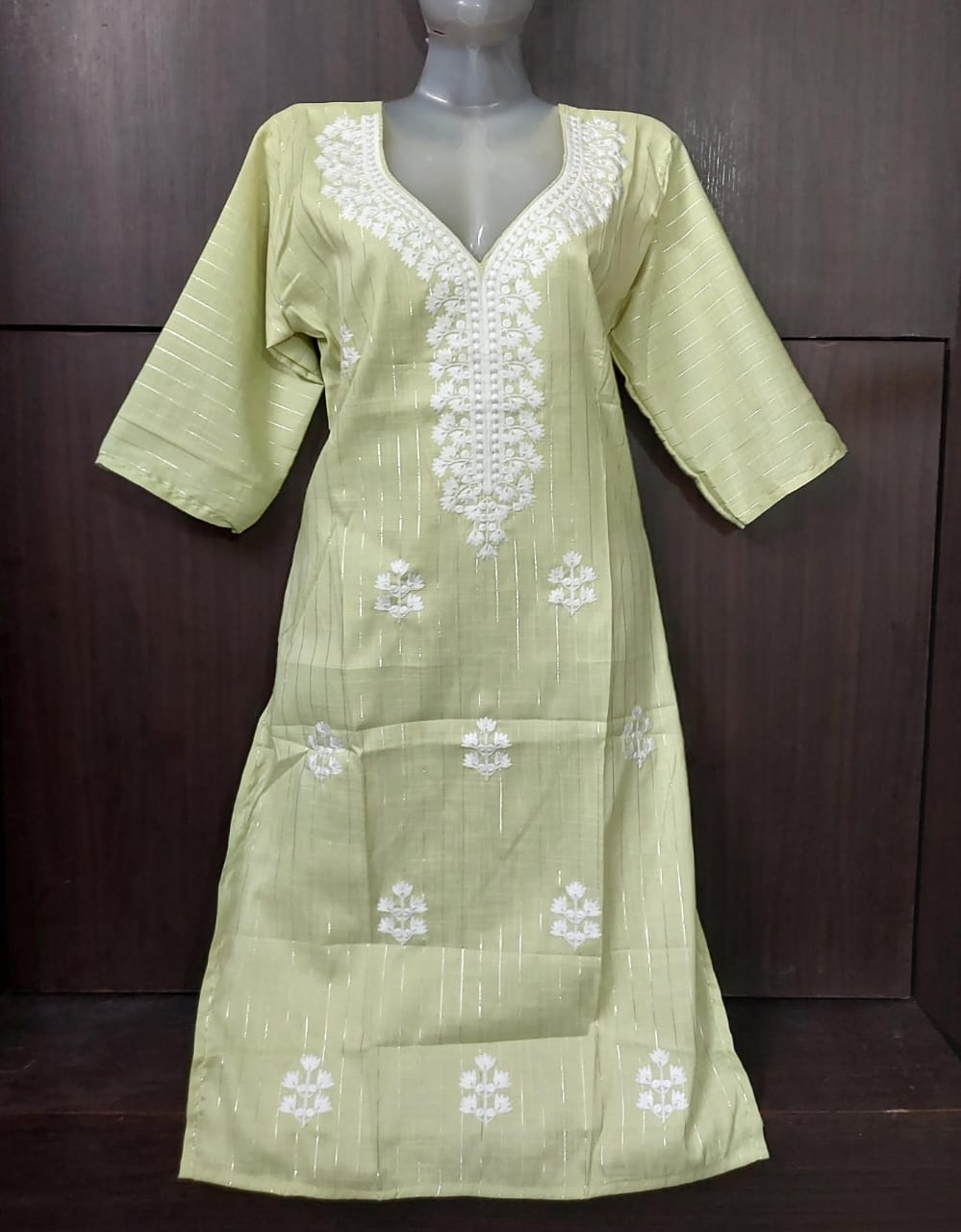 Embroidered Kurta Size M